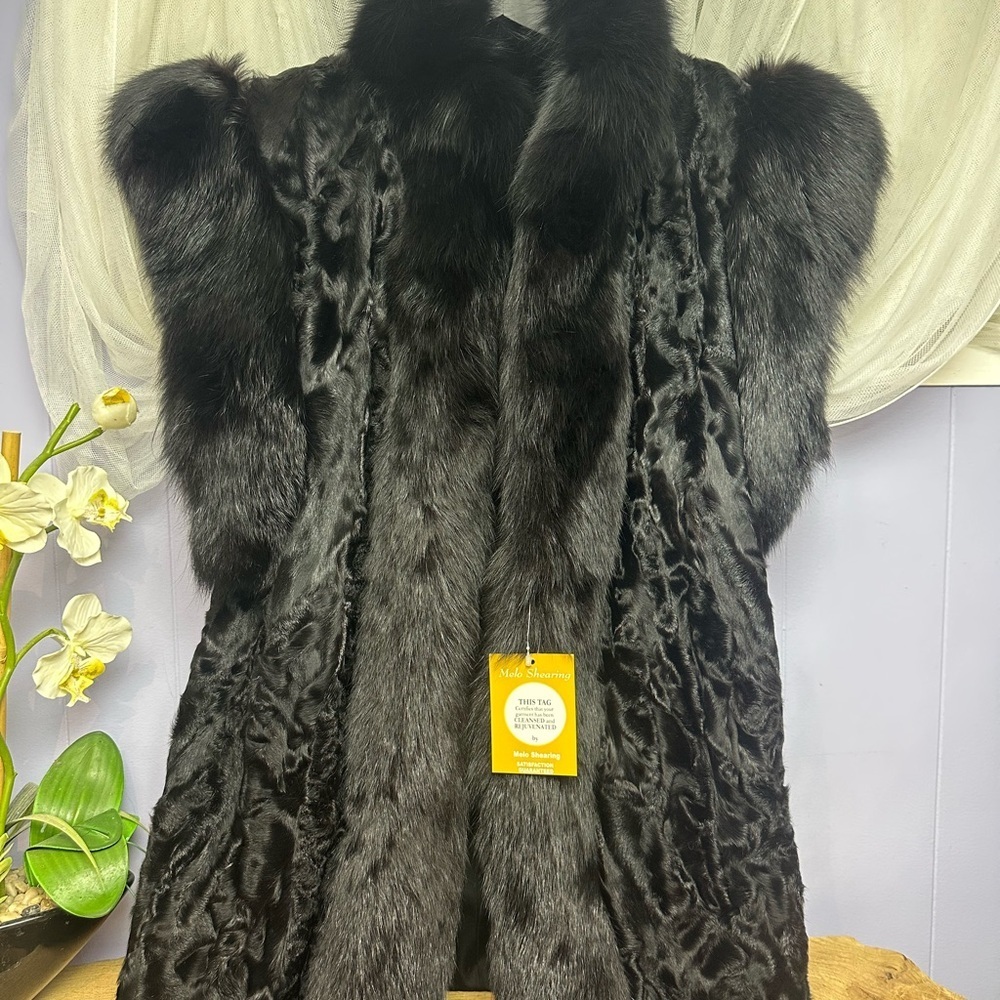 Vintage Custom-Made Fur Jacket with Detachable Leather Sleeves - Picture 3 of 13